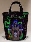 T&uacute;i Qu&agrave; Haunted House Gift Bag image number null
