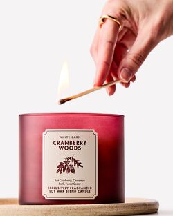 Nến 3 Bấc Cranberry Woods 3-Wick Candle image number null