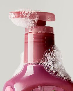 Nước Rửa Tay Dạng Gel Black Cherry Merlot Cleansing Gel Hand Soap image number null