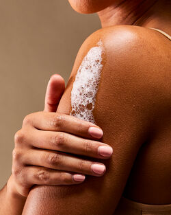 Sữa Tắm Gingham Body Wash image number null