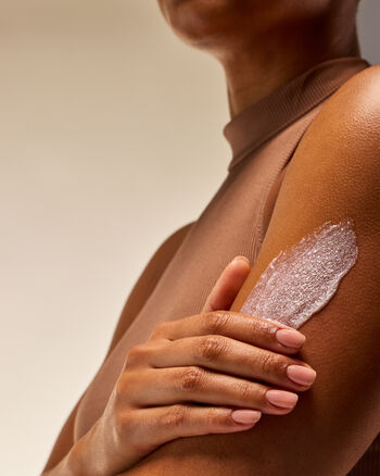 Into The Night Exfoliating Glow Body Scrub Exfoliating Glow Body Scrub