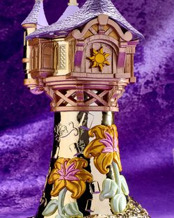 Đế Nến 3 Bấc Rapunzel Pedestal 3-Wick Candle Holder image number null