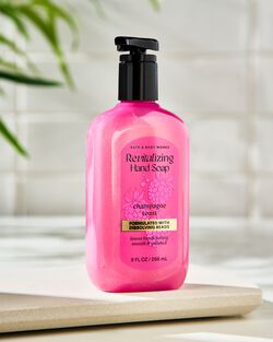 Champagne Toast Revitalizing Gel Hand Soap image number null