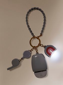 M&oacute;c Treo Gel Rửa Tay Kh&ocirc; Pocketpac Gray Multi-Function Wristlet&nbsp; PocketBac Holder