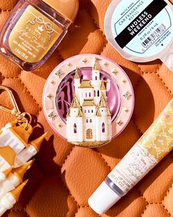 Kẹp Giữ Nước Hoa &Ocirc; T&ocirc; Disney Princess Castle Car Fragrance Holder image number null