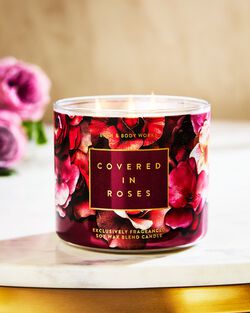 Nến 3 Bấc Covered In Roses 3-Wick Candle image number null