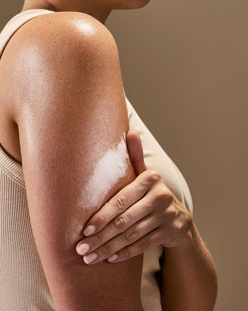 Bơ Dưỡng Thể S&aacute;ng Da Cơ Thể Into the Night Glowtion Body Butter Bơ Dưỡng Thể