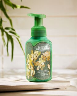Nước Rửa Tay Tạo Bọt Backyard Honeysuckle Gentle & Clean Foaming Hand Soap image number null