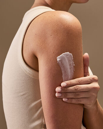 Into The Night Moisturizing Body Wash Moisturizing Body Wash